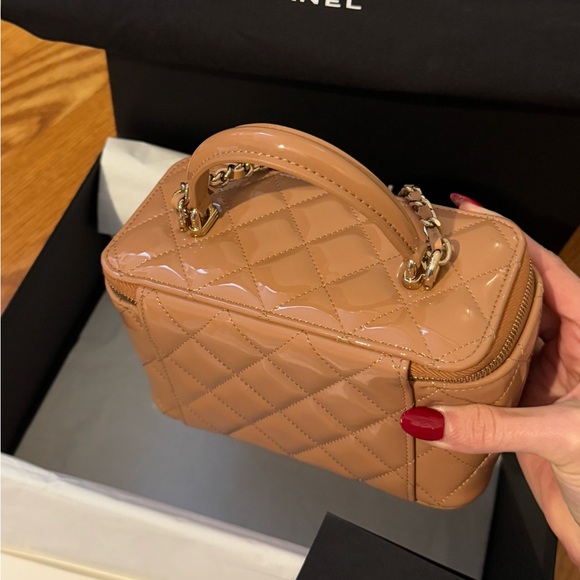 CHANEL Timeless Classic Handle Clutch Chain Patent Calfskin Shiny Gold Hardware - Picture 3 of 14